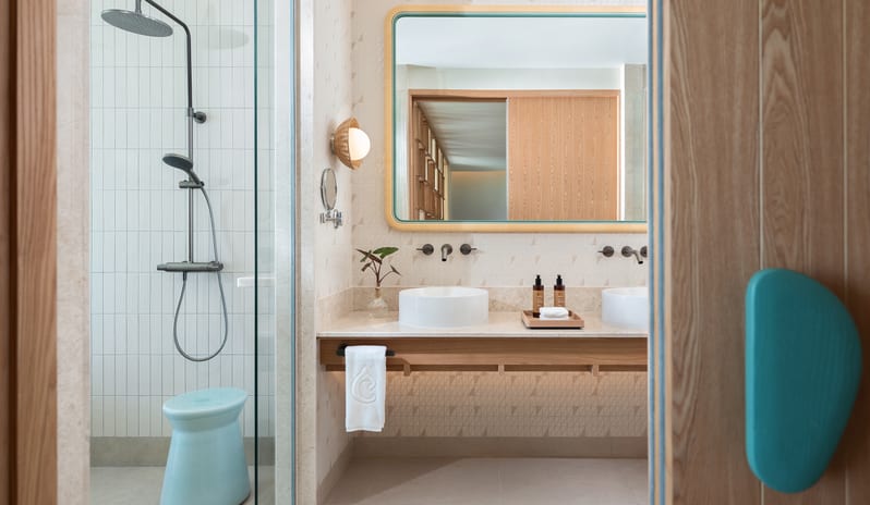 indian-ocean-holidays-maldives-centara-grand-lagoon-maldives-one-bedroom-overwater-villa-with-jacuzzi